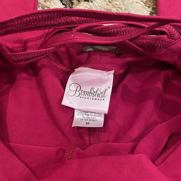 Bombshell Leggings - Picture 3 of 4